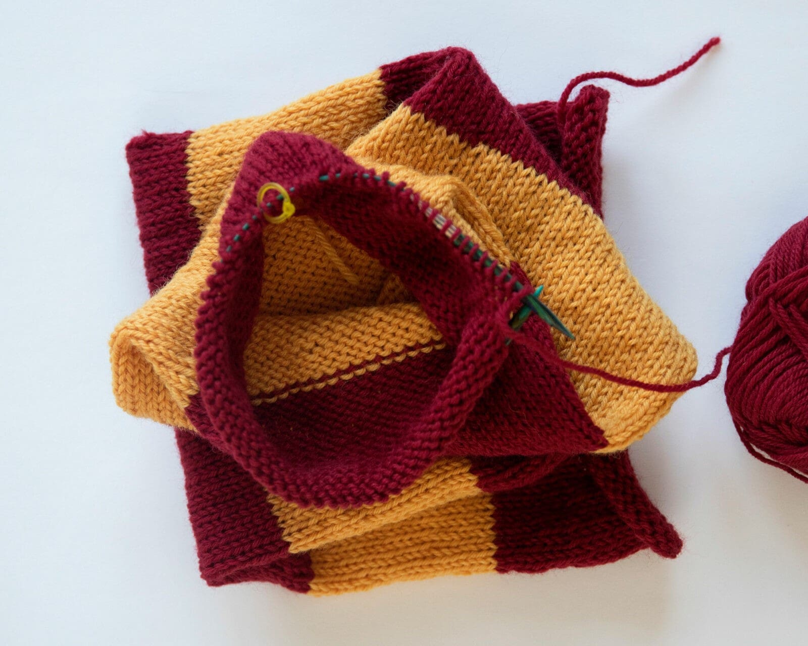 Sweatered Mary's Gifts - Next up on loom knitting, a Gryffindor scarf. I  figured out the colour change! All these new skills I'm learning during  this #StayAtHome quarantine. What's on your hook