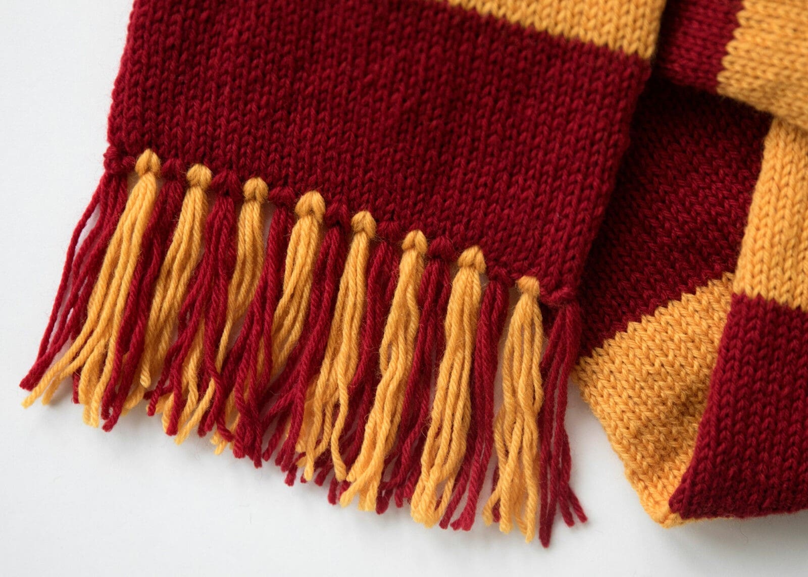 Sweatered Mary's Gifts - Next up on loom knitting, a Gryffindor scarf. I  figured out the colour change! All these new skills I'm learning during  this #StayAtHome quarantine. What's on your hook