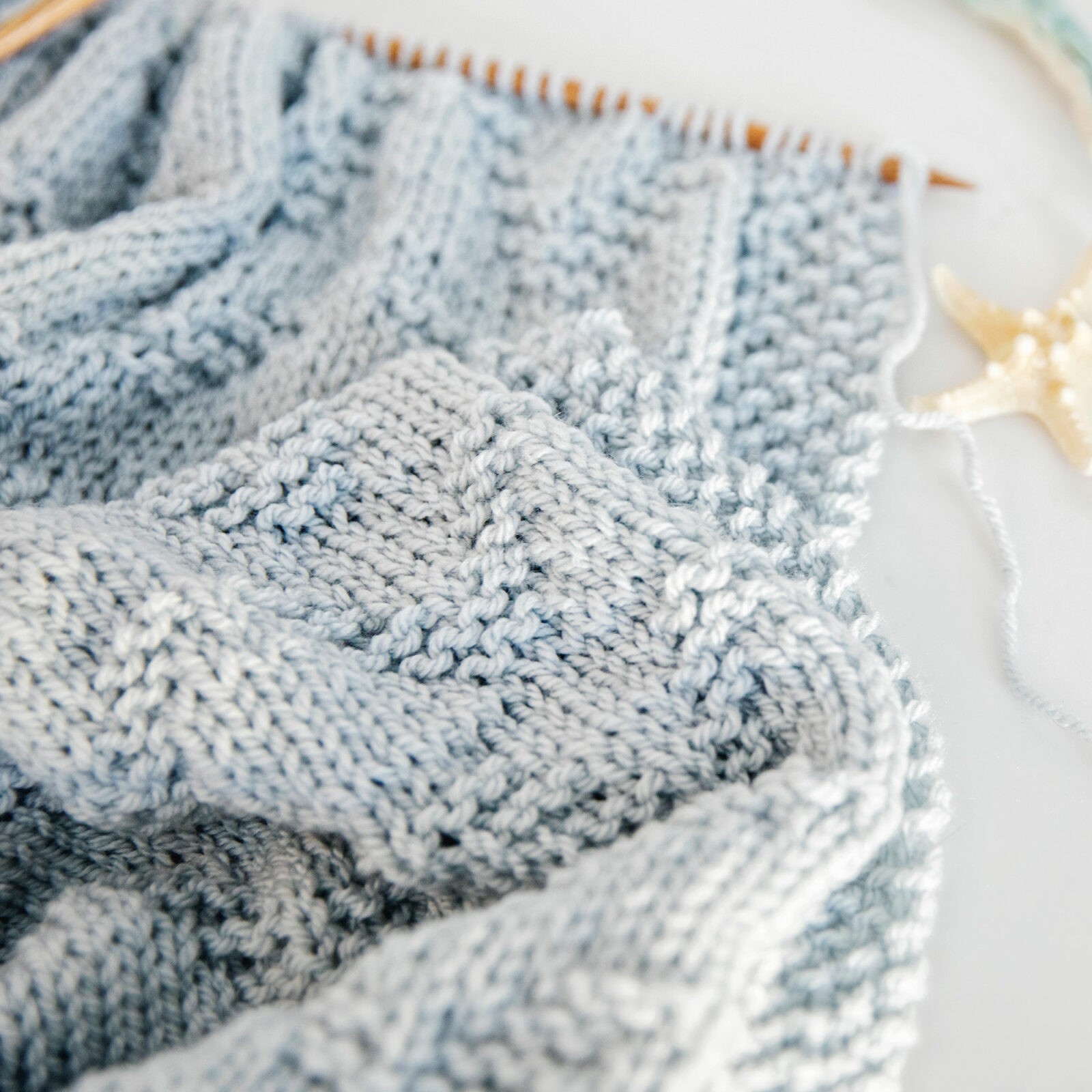 Knot stitch baby blanket - free knitting pattern