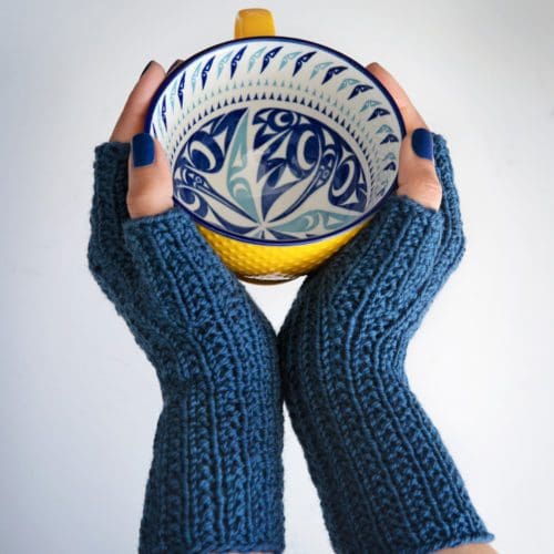 https://leeleeknits.com/wp-content/uploads/2023/03/Stretch-Knit-Fingerless-Gloves-Free-Pattern-4-500x500.jpg