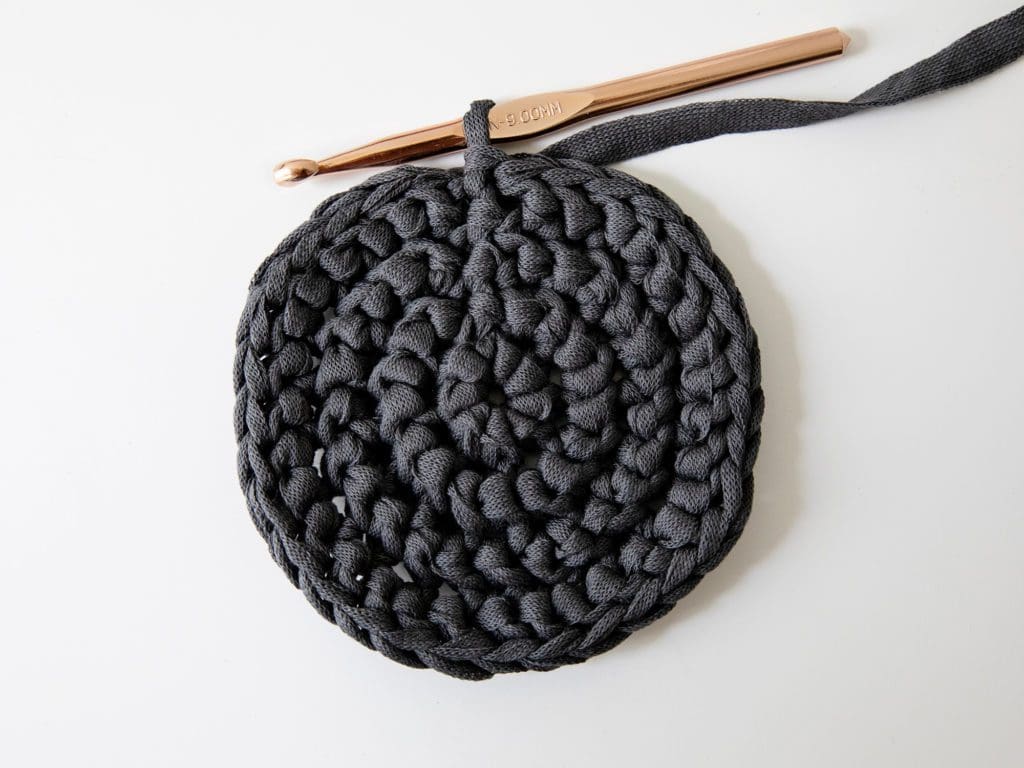 crochet hanging baskets in progress 1