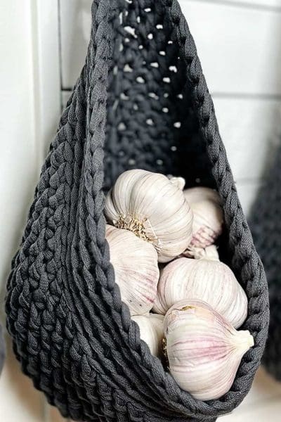 https://leeleeknits.com/wp-content/uploads/2023/06/hanging-basket-garlic-400x600.jpg